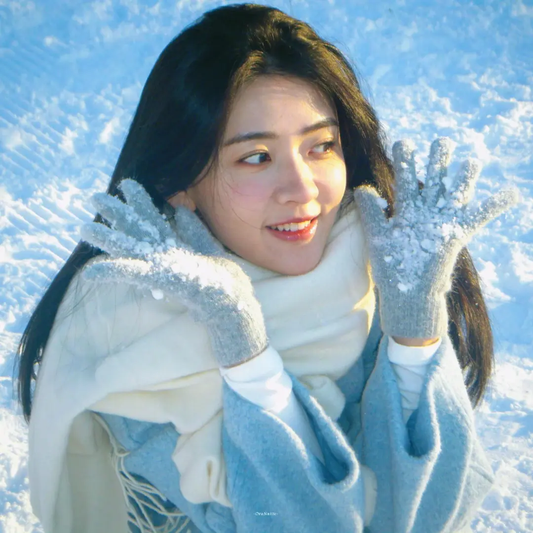 梁洁〡18张美女明星头像清新甜美氛围背景图