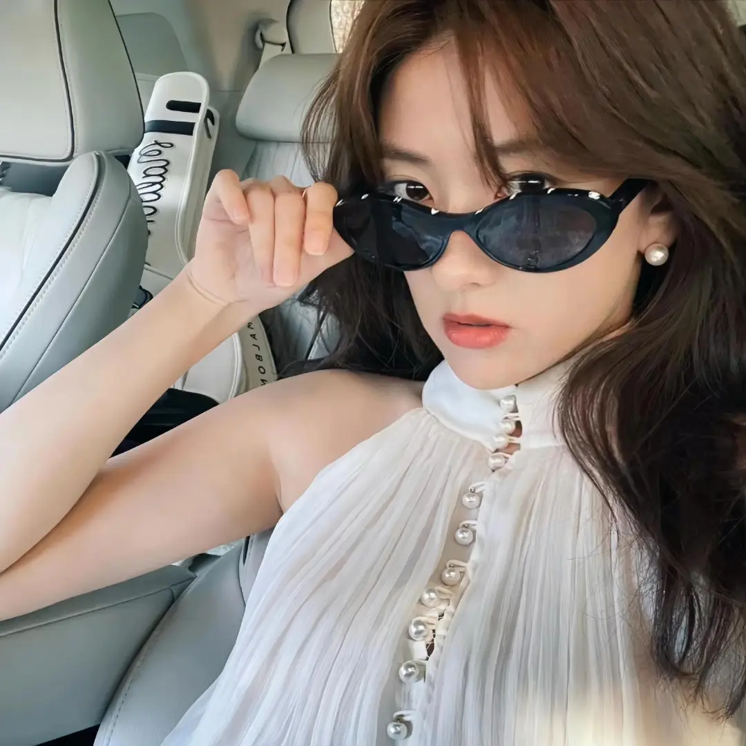 梁洁〡18张美女明星头像清新甜美氛围背景图