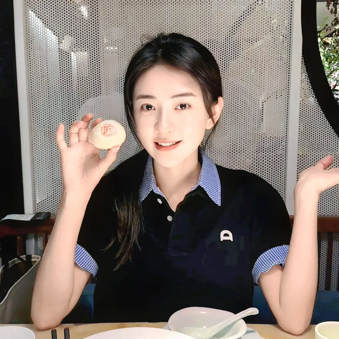 梁洁〡18张美女明星头像清新甜美氛围背景图