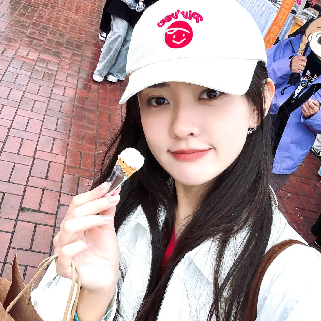 梁洁〡18张美女明星头像清新甜美氛围背景图