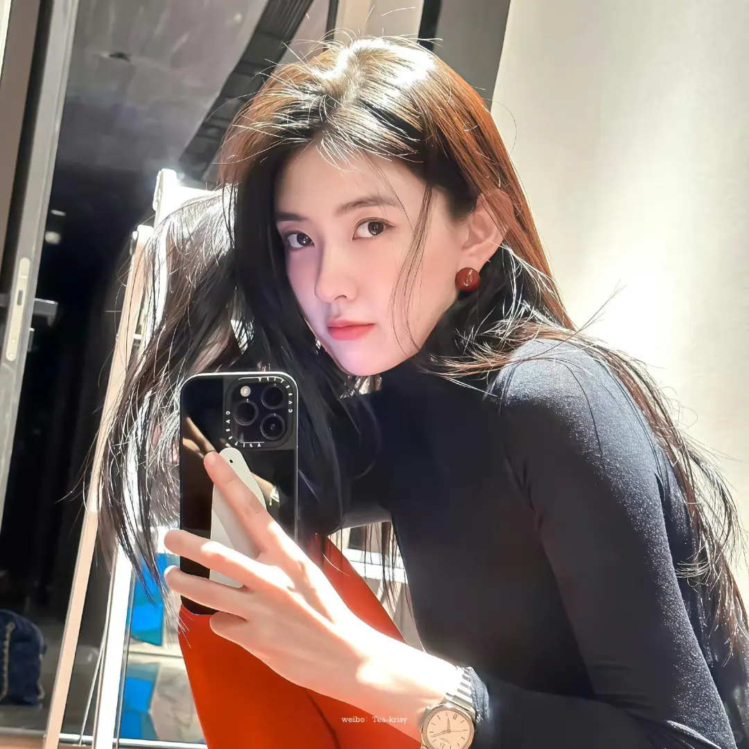 梁洁〡18张美女明星头像清新甜美氛围背景图