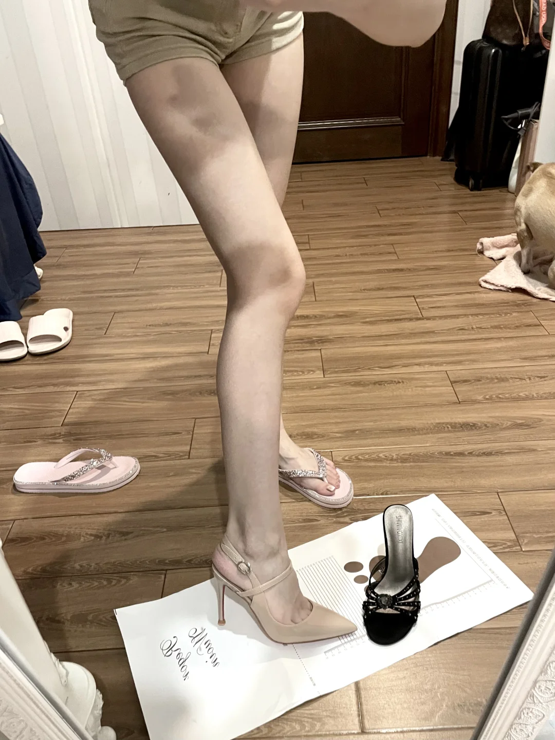 裸色尖头细高跟