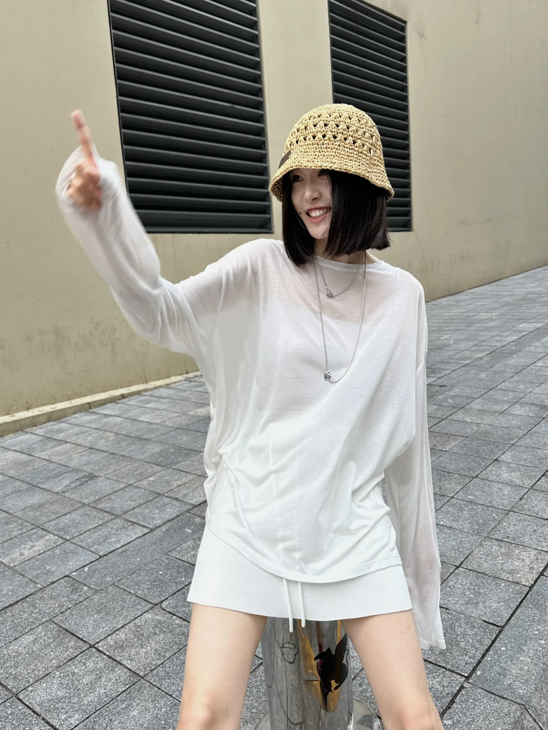 轻松下班日 白云红袜行