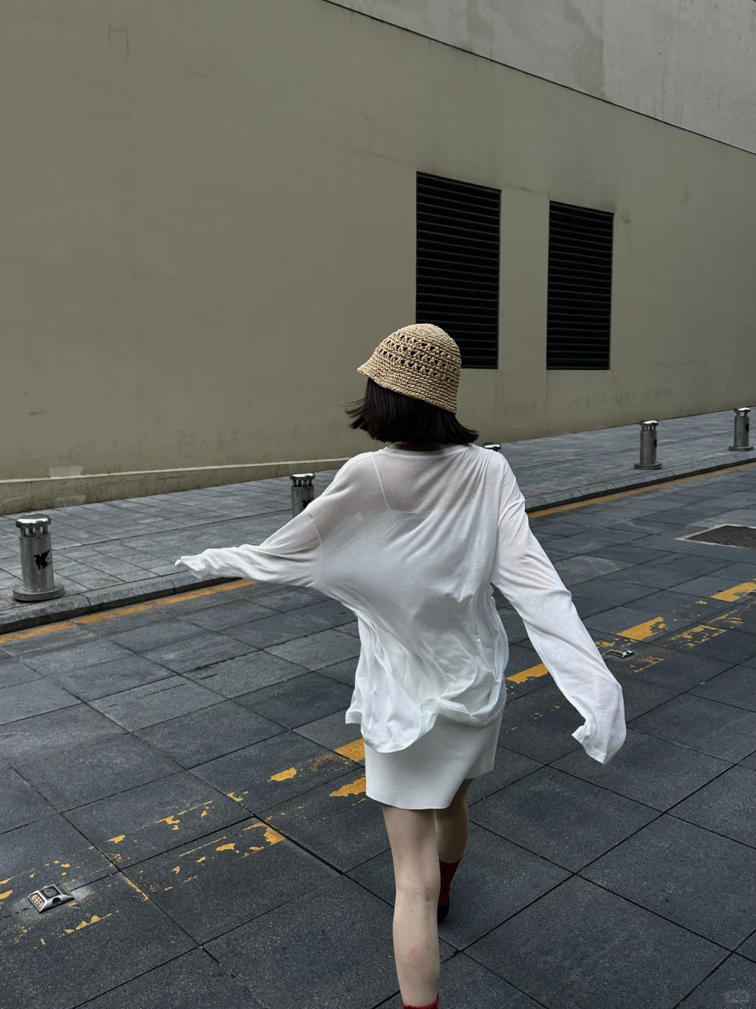 轻松下班日 白云红袜行