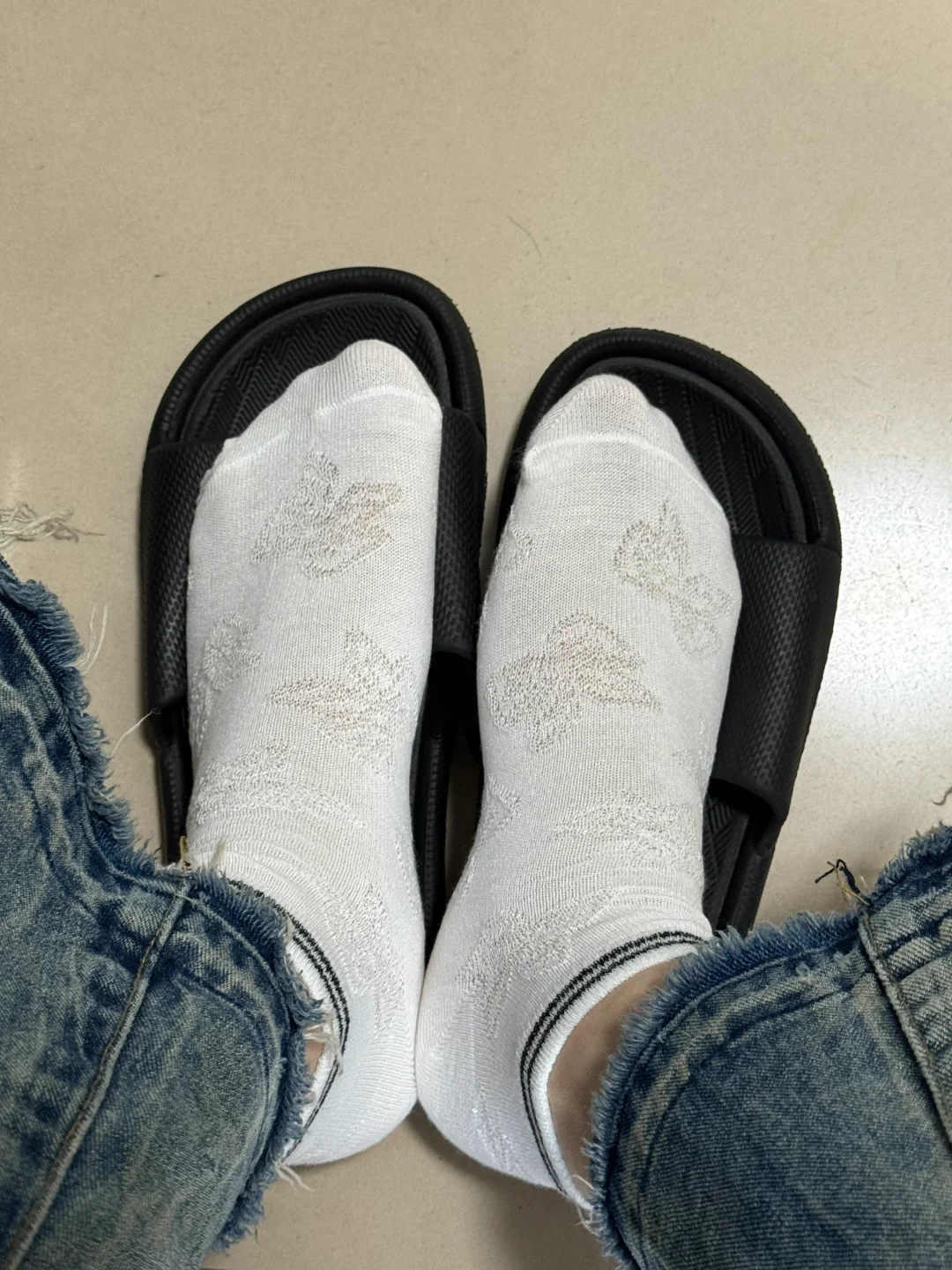 黑边白色短袜|经典百搭!这双袜子也太好穿