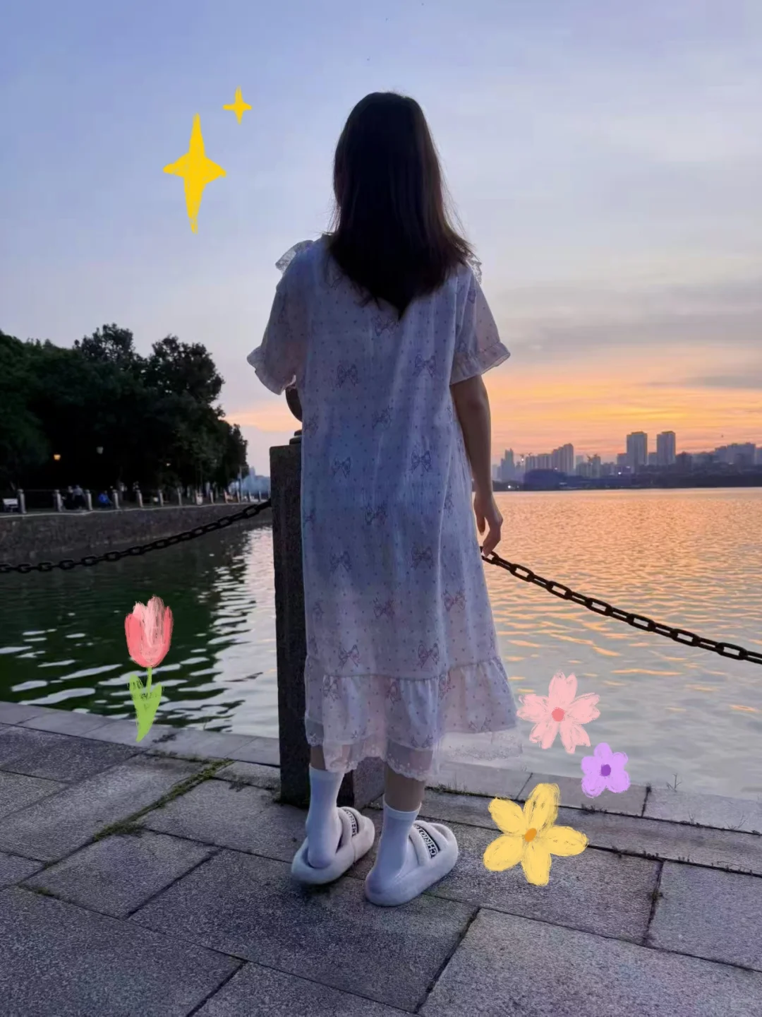 看！我的袜子正在偷夕阳的光🌠