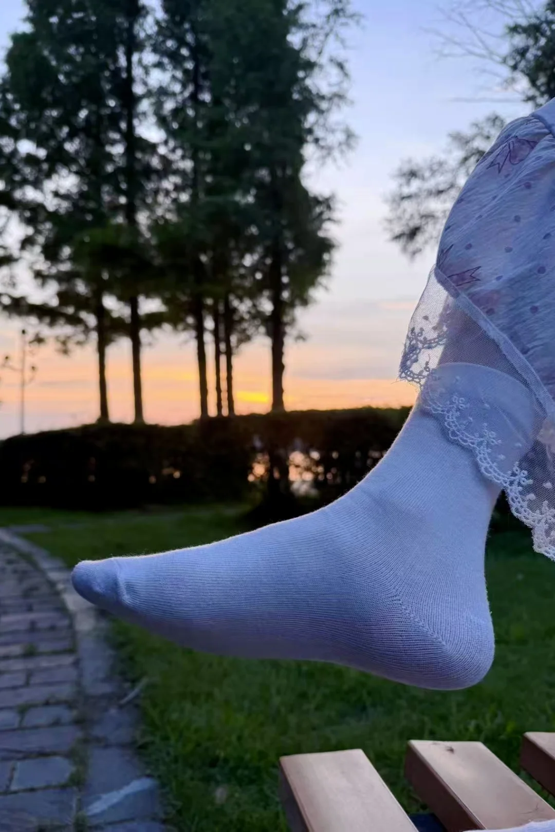 看！我的袜子正在偷夕阳的光🌠
