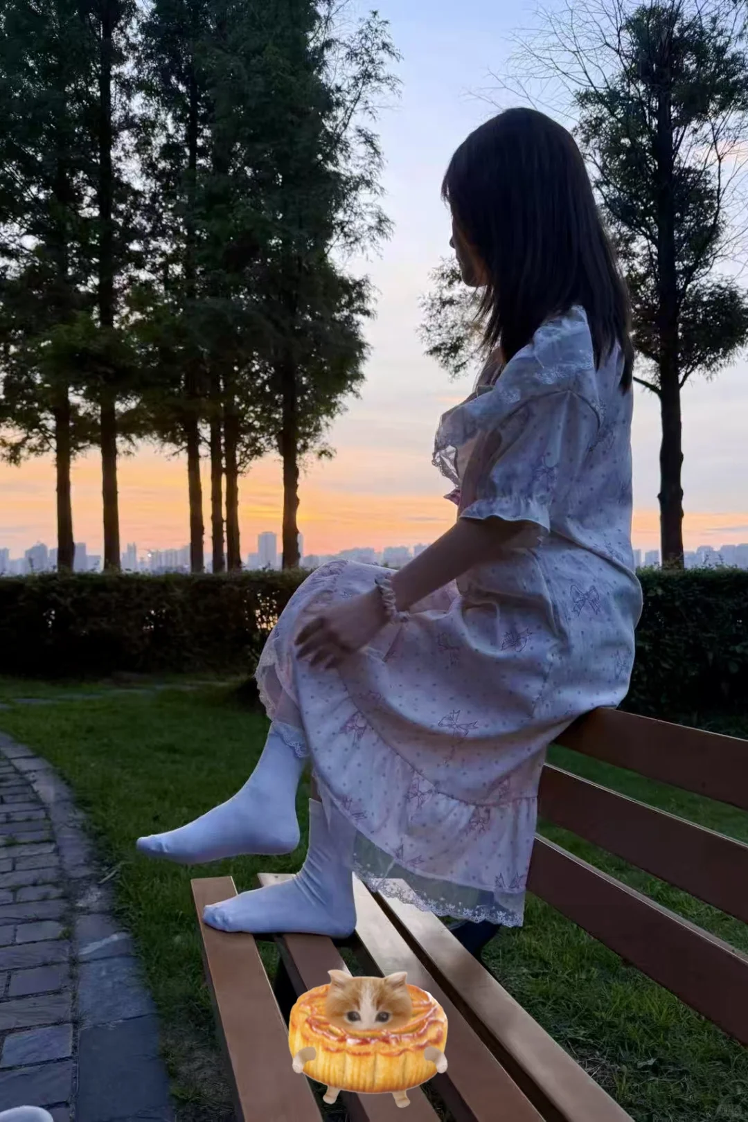 看！我的袜子正在偷夕阳的光🌠