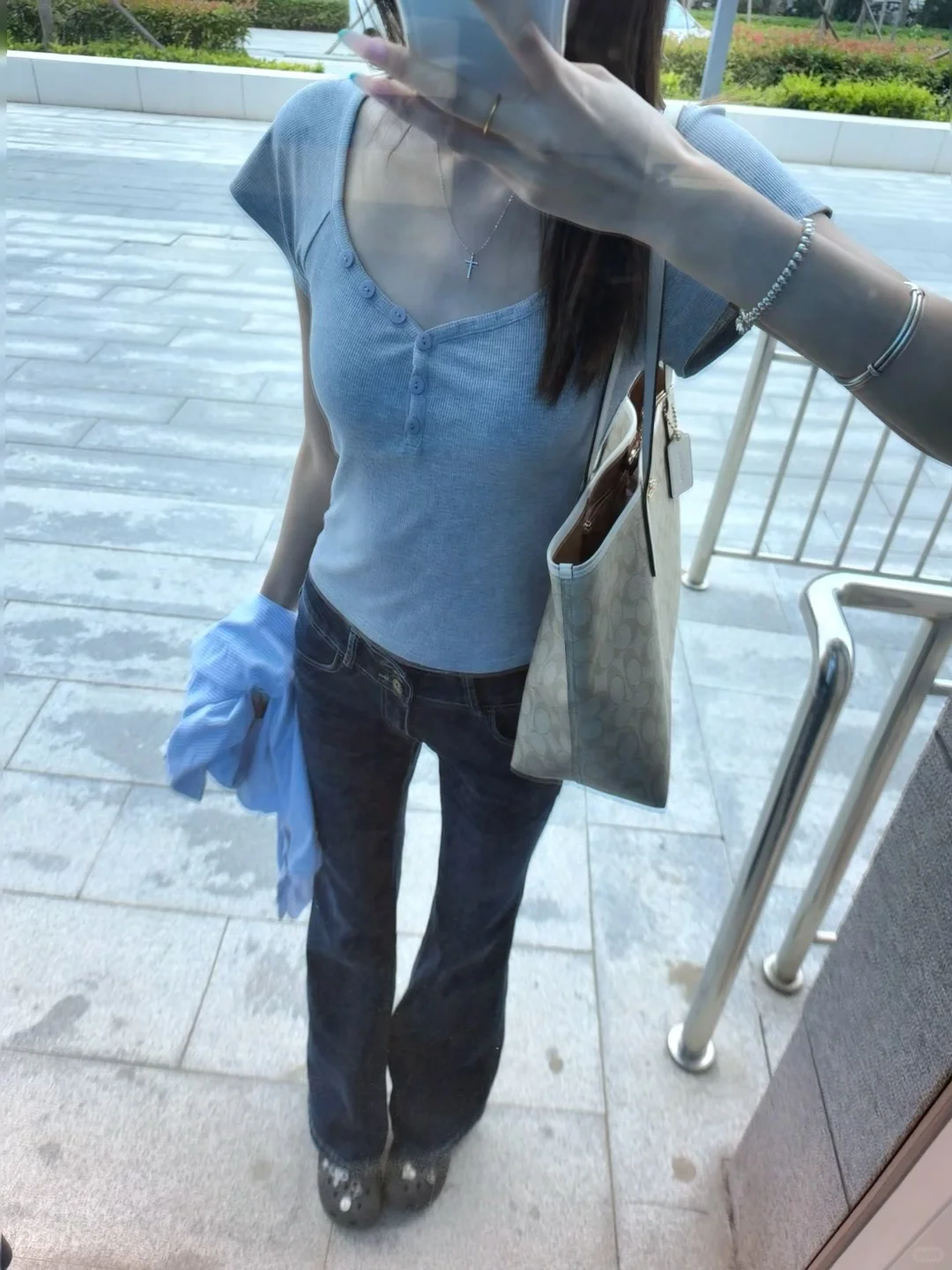 上班小女士今天穿了什么