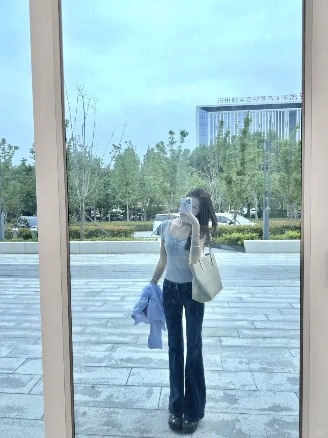 上班小女士今天穿了什么