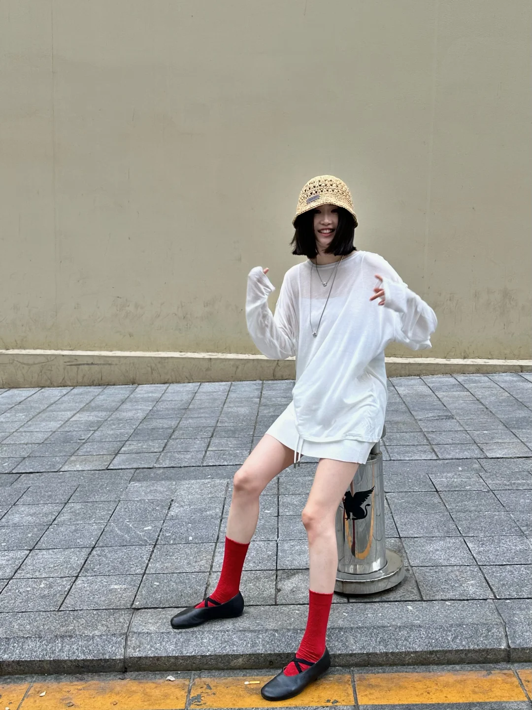 轻松下班日 白云红袜行