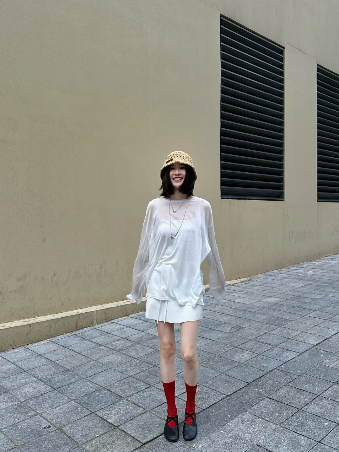 轻松下班日 白云红袜行