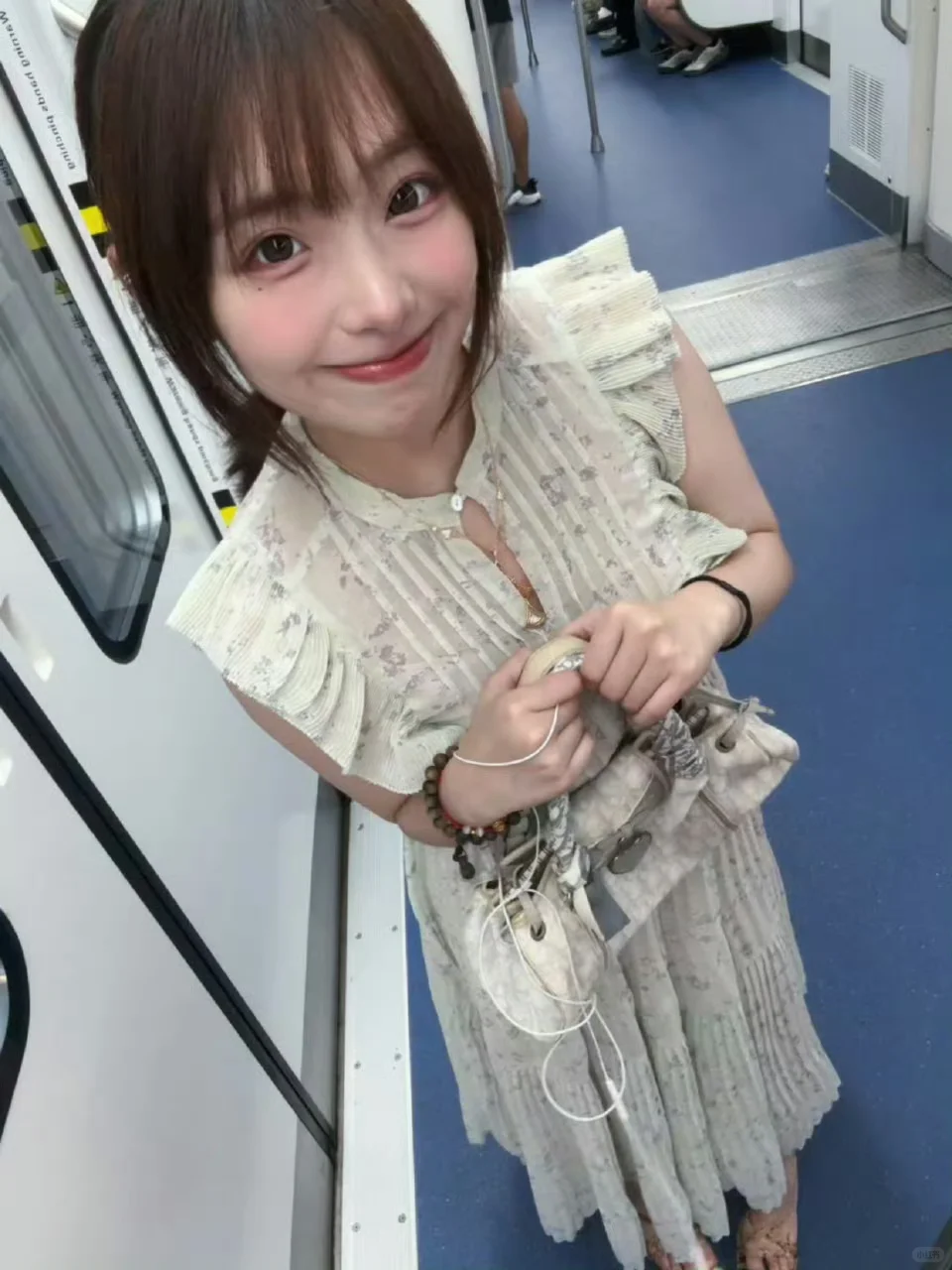 女生写真、女大，就是美不美