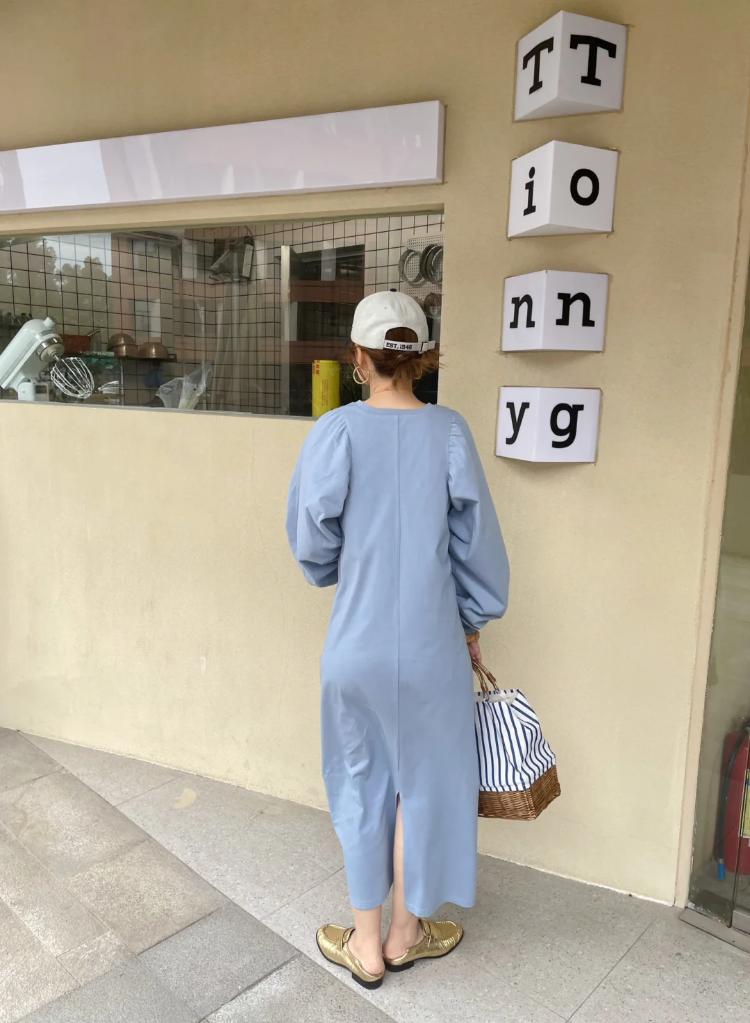 我的第一条纯蓝色连衣裙被同事们夸好好看