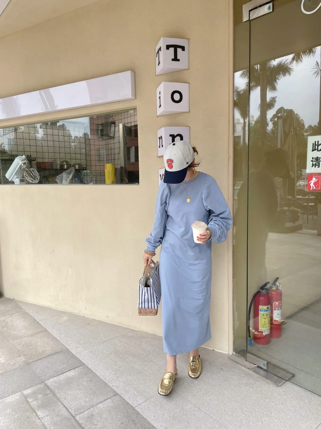 我的第一条纯蓝色连衣裙被同事们夸好好看