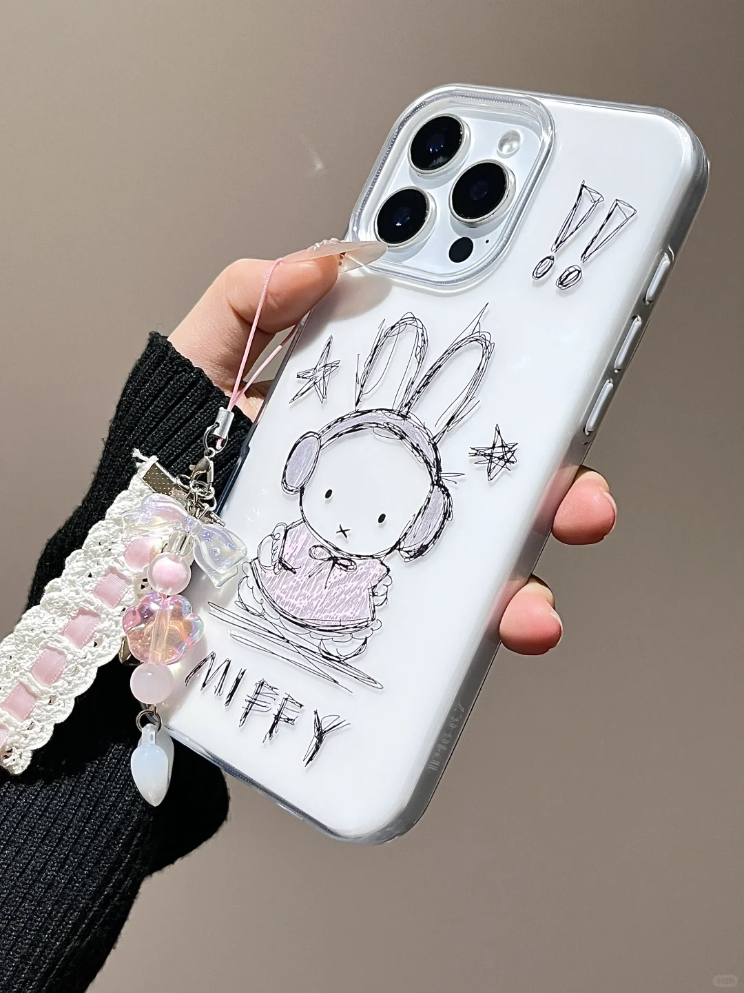 🧡🧡iPhone16的镜框是爱心形的哎！！🐰