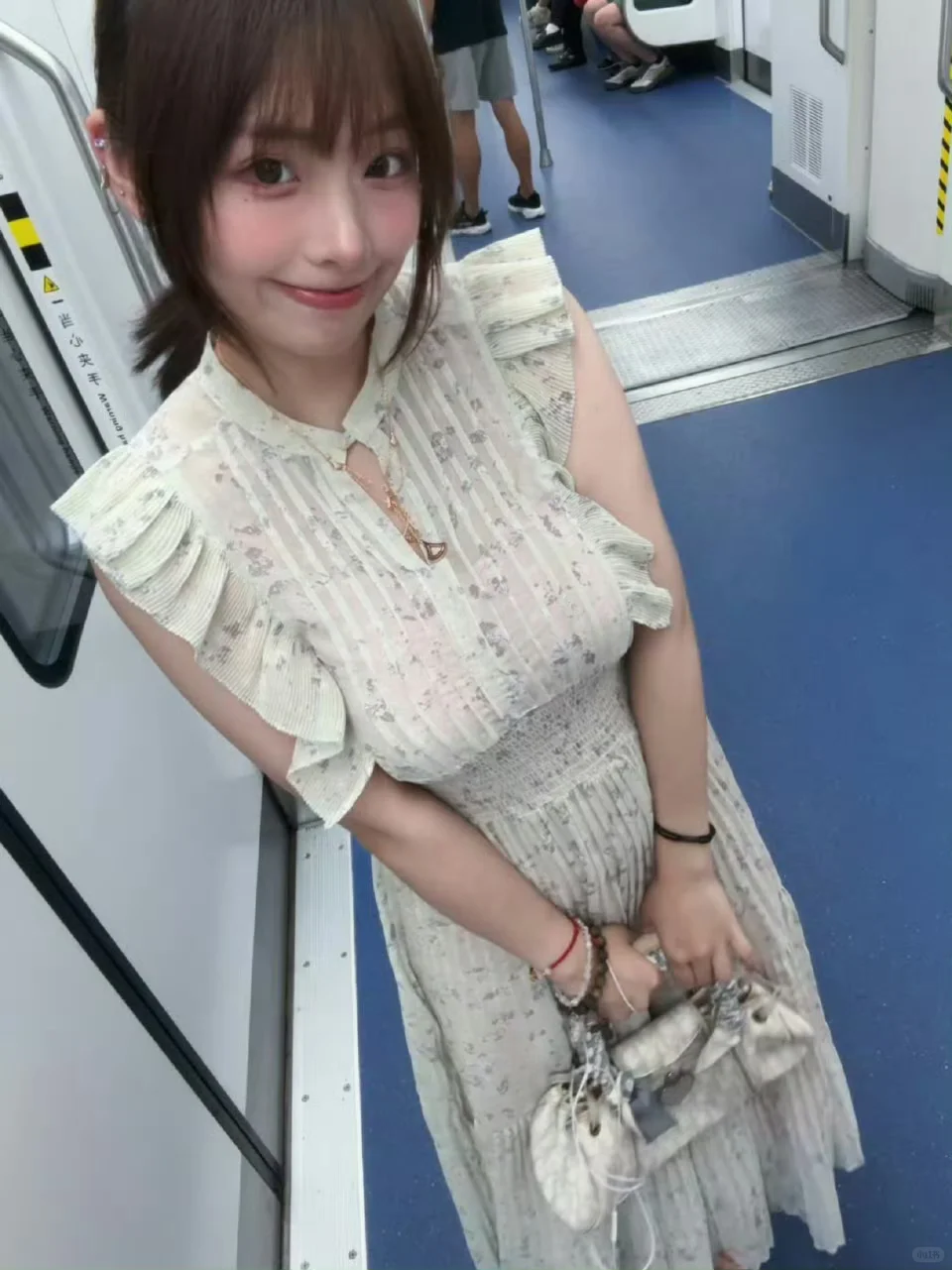 女生写真、女大，就是美不美