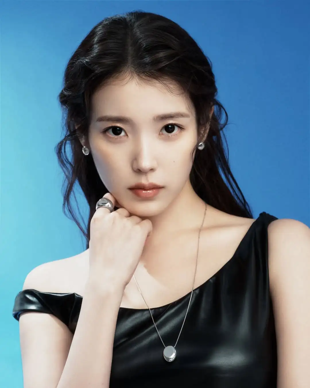 IU