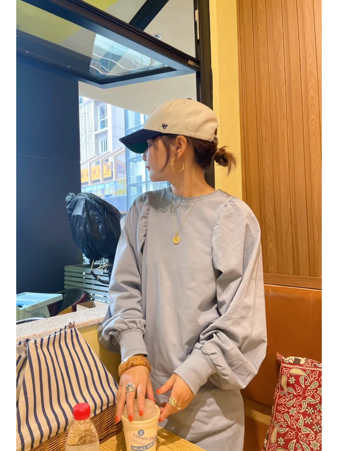 我的第一条纯蓝色连衣裙被同事们夸好好看