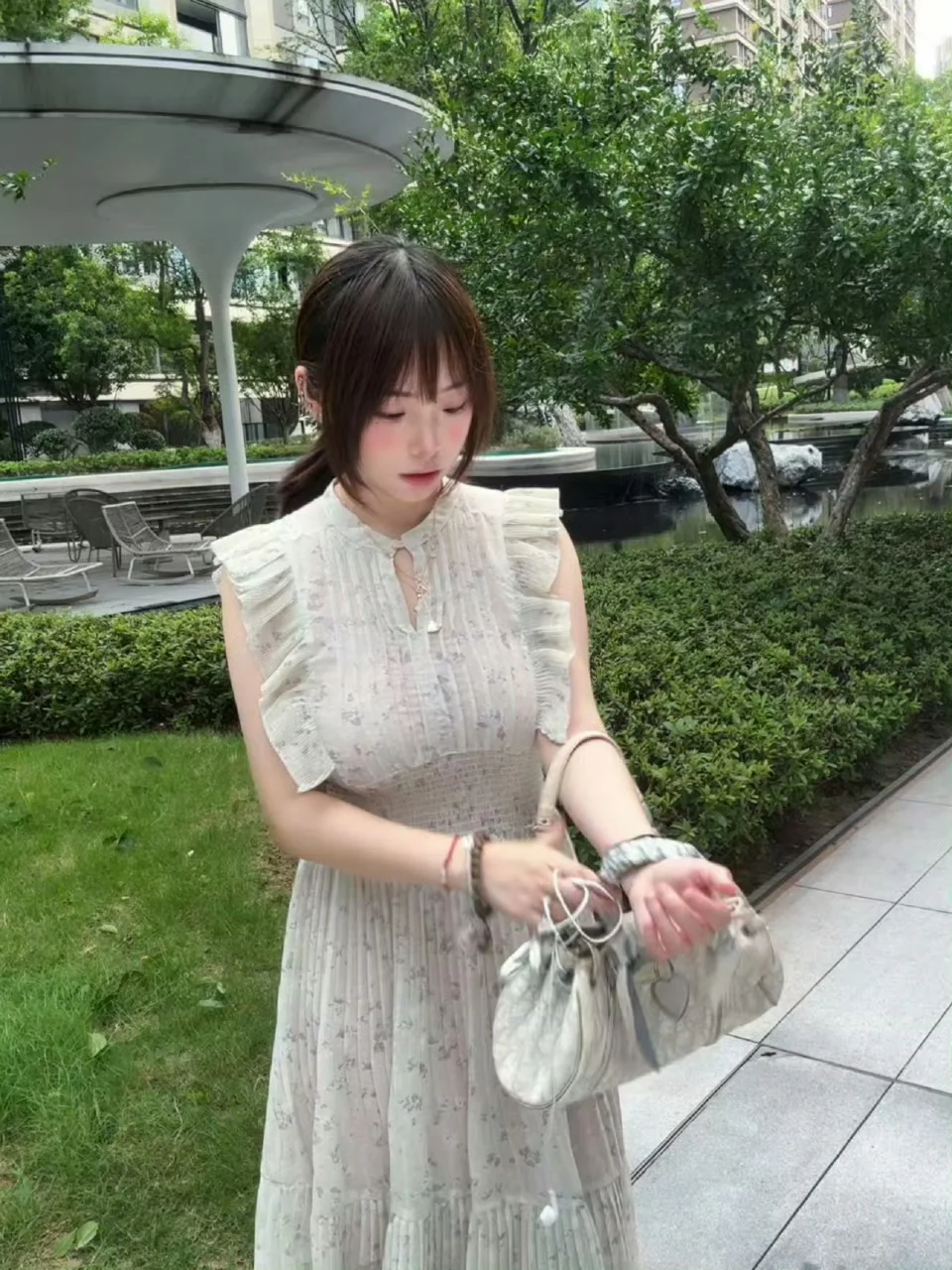 女生写真、女大，就是美不美