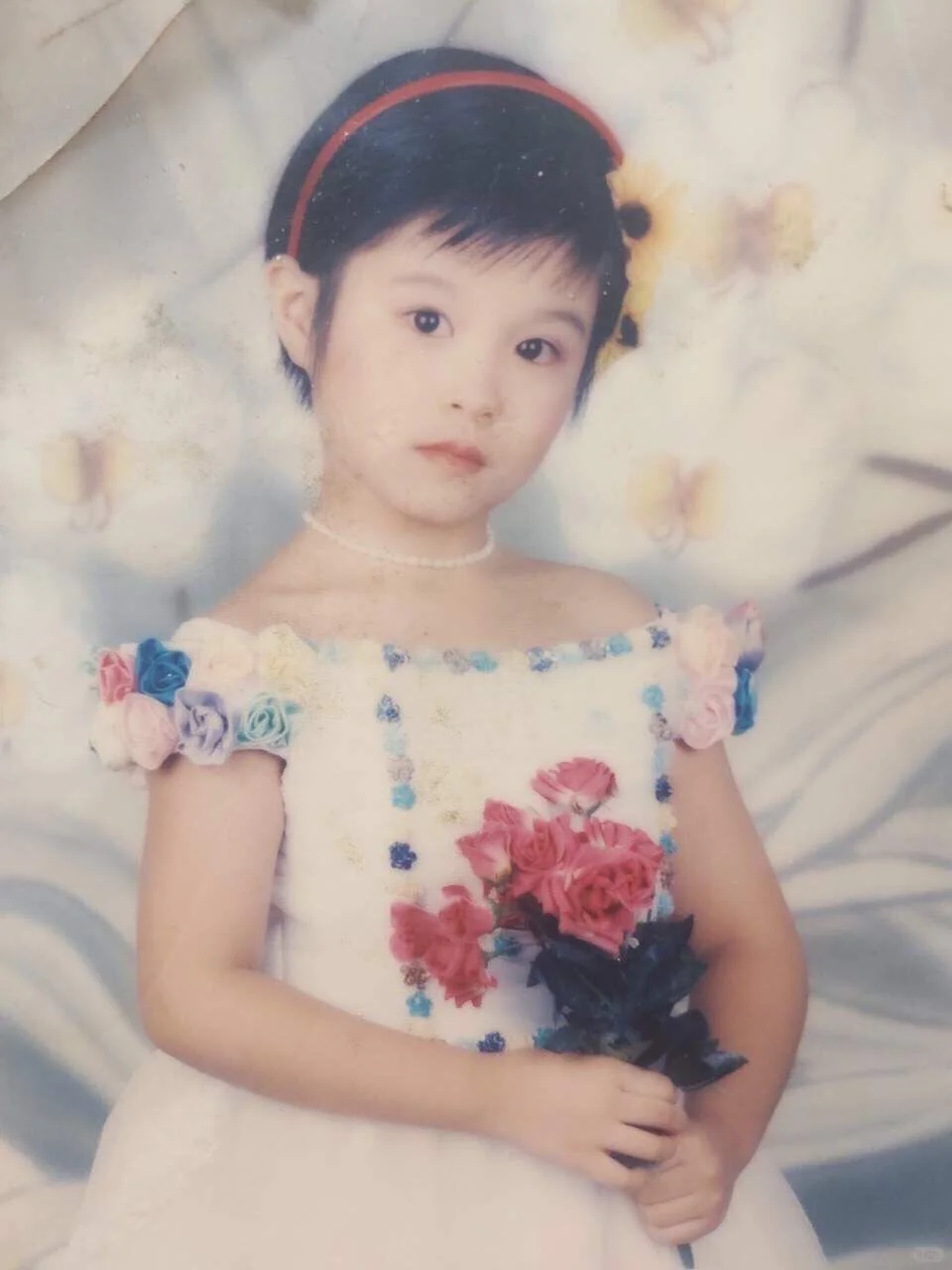 图中女孩颜值算美女？