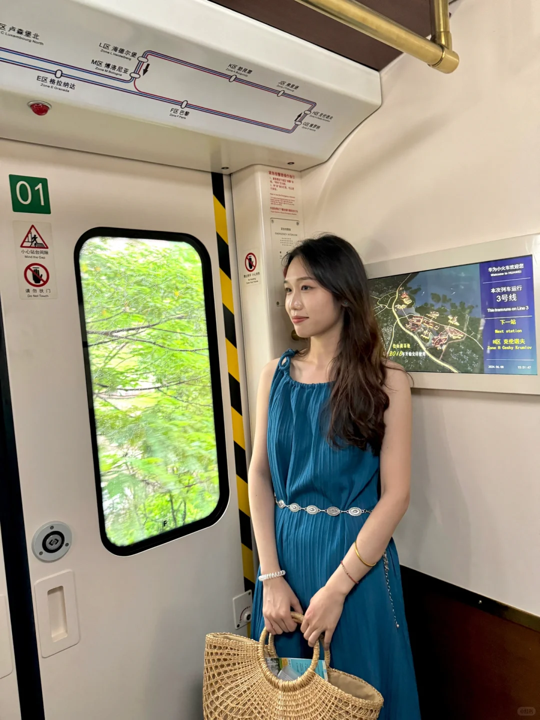 我的裙子是孔雀的颜色诶🦚💙