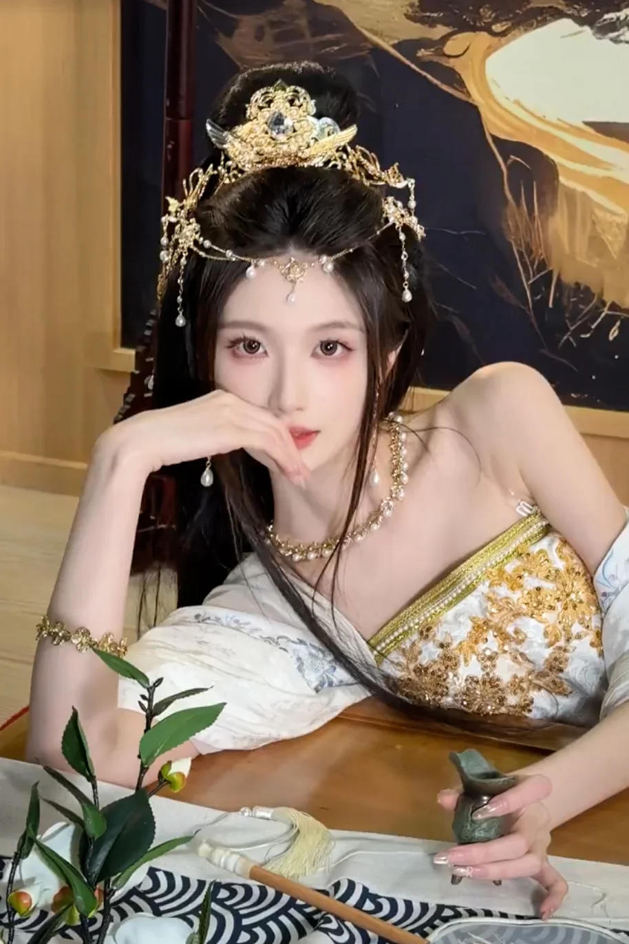 十年超模无问津，一入国漫杀四方