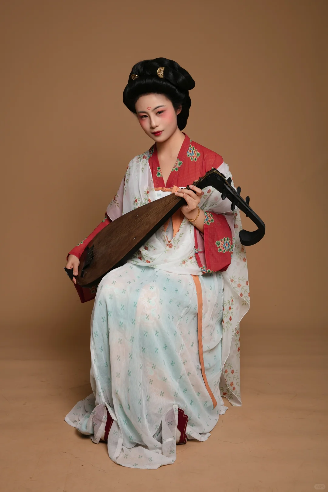 请大家来帮我给《宫乐图》的娘娘们对号入座