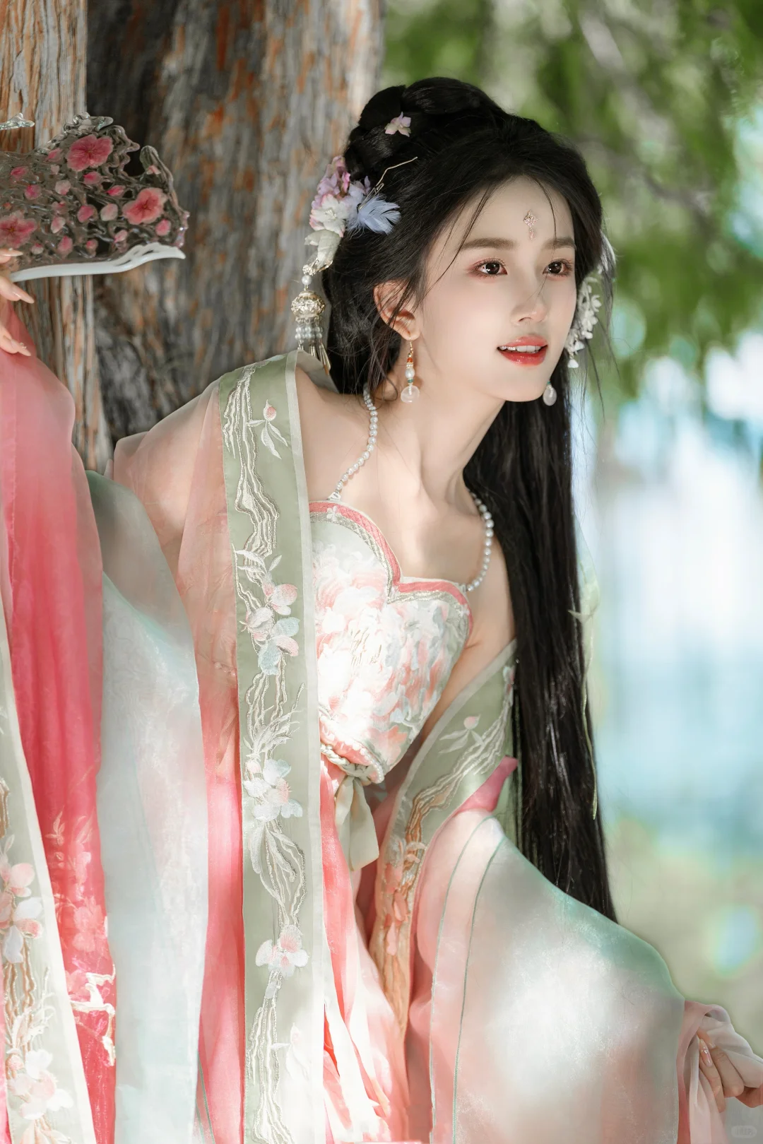 海天霞| 齐胸襦裙穿出东方微醺感🌺