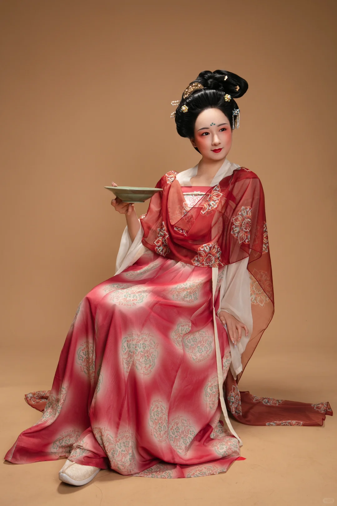 请大家来帮我给《宫乐图》的娘娘们对号入座