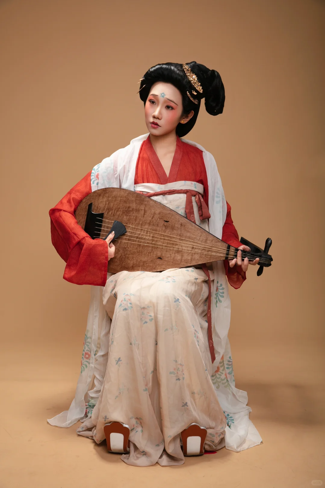 请大家来帮我给《宫乐图》的娘娘们对号入座
