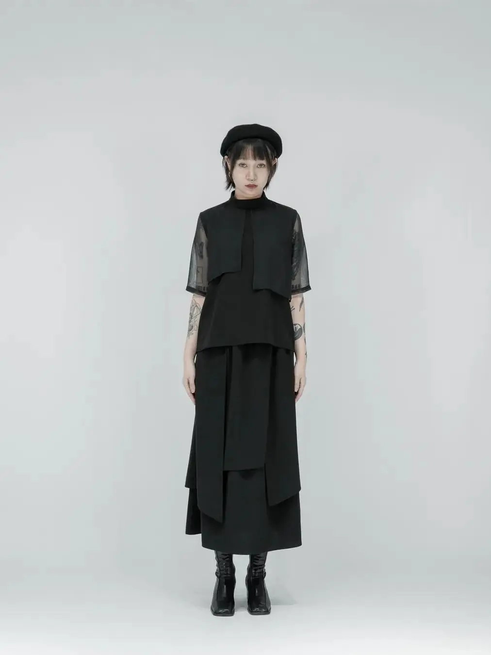 暗黑系叠穿范本，“高级设计感” 焊在身上