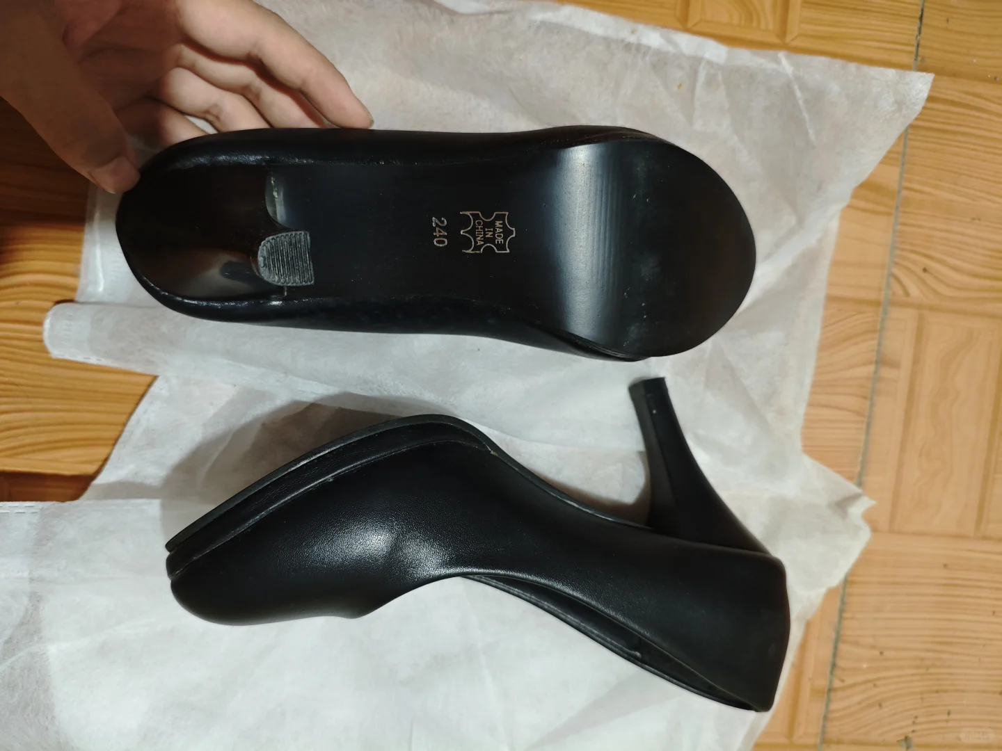闲置，240码，女黑高跟鞋。