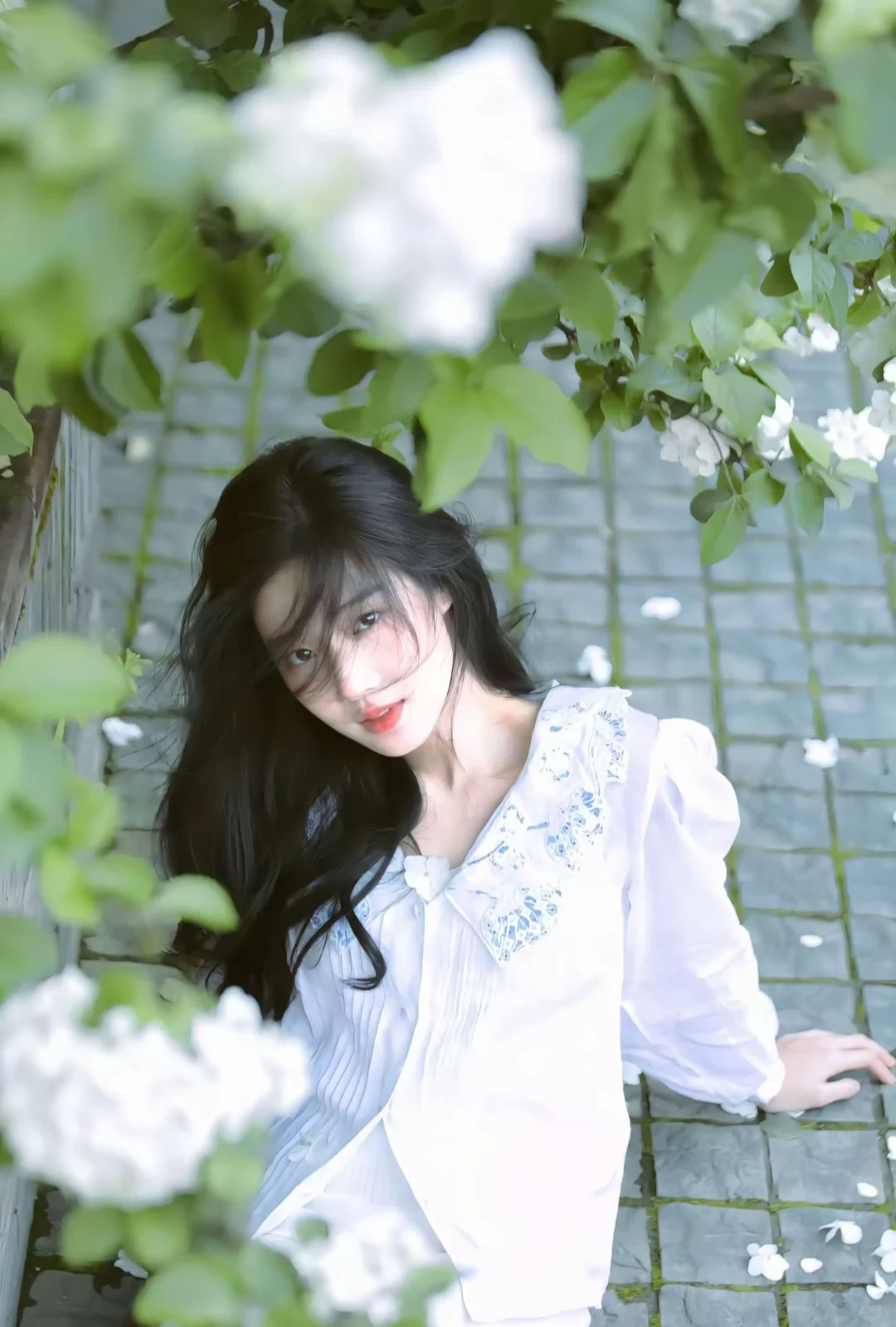 噜昱晓温柔且自由的美女