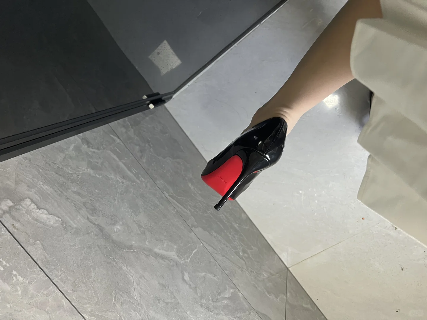 还得是红底高跟
