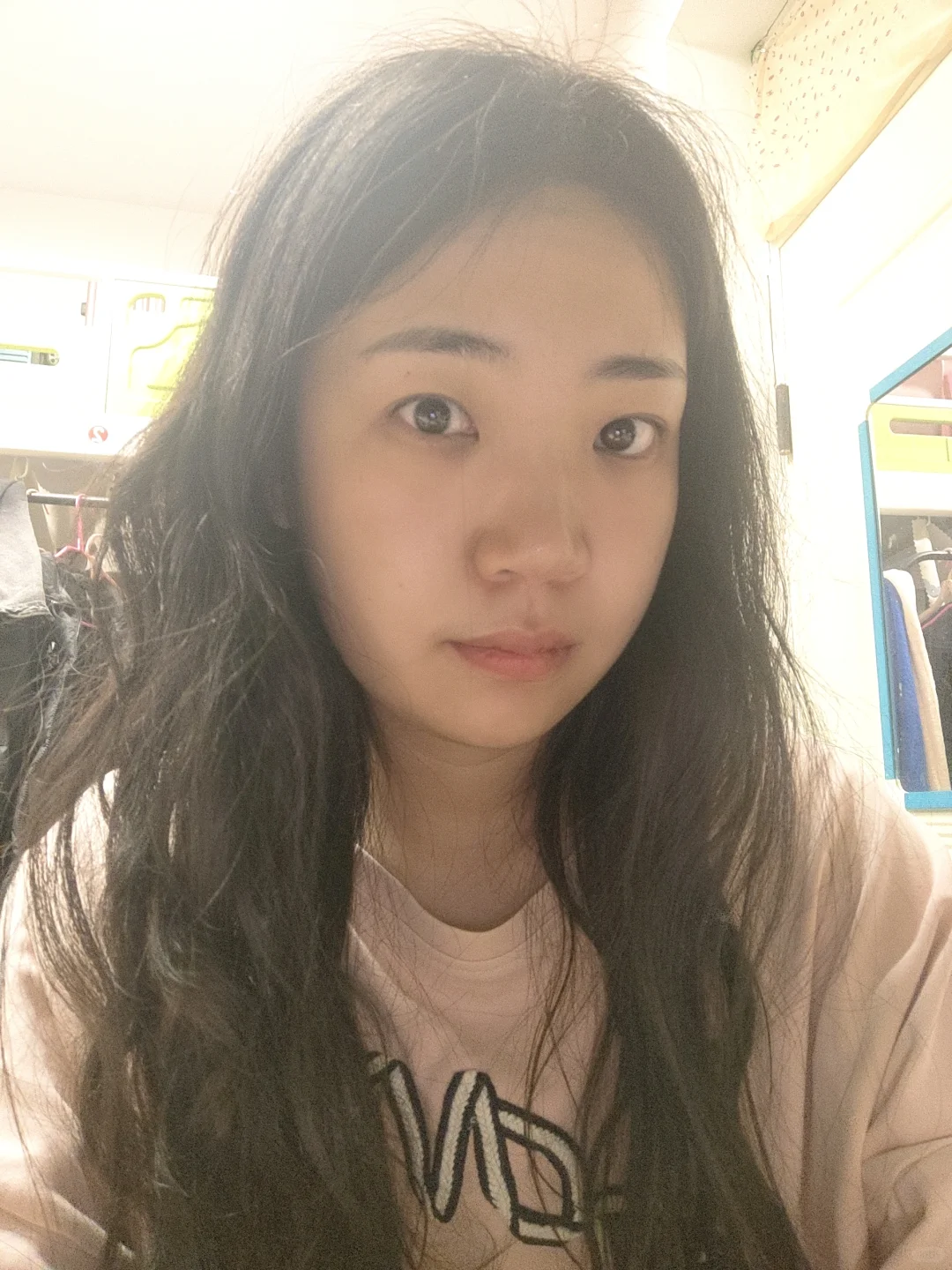 素颜，无p无美颜，应该算是现实水平中上吧
