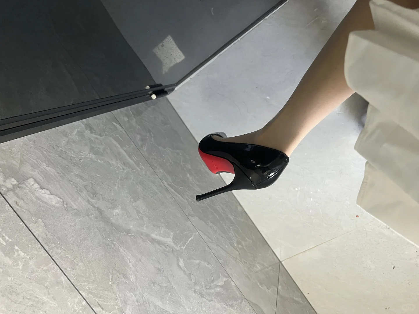 还得是红底高跟