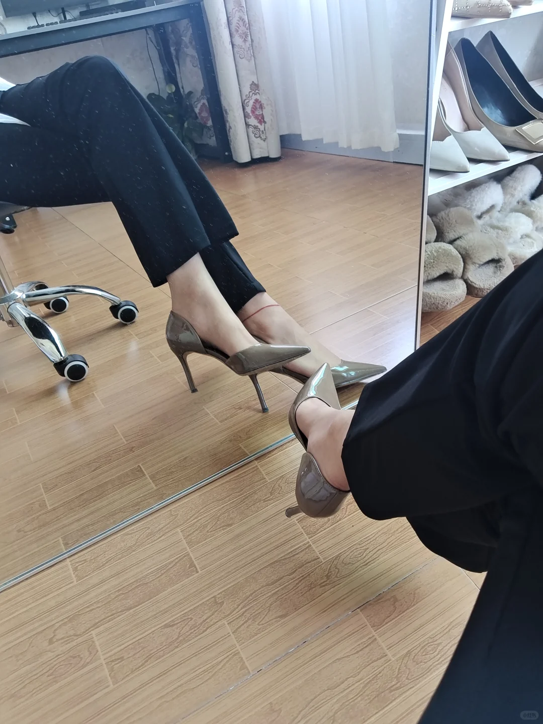 优雅通勤必备：舒适高跟鞋分享