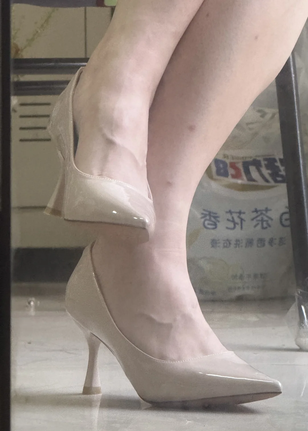 裸色高跟鞋永远的神！！！