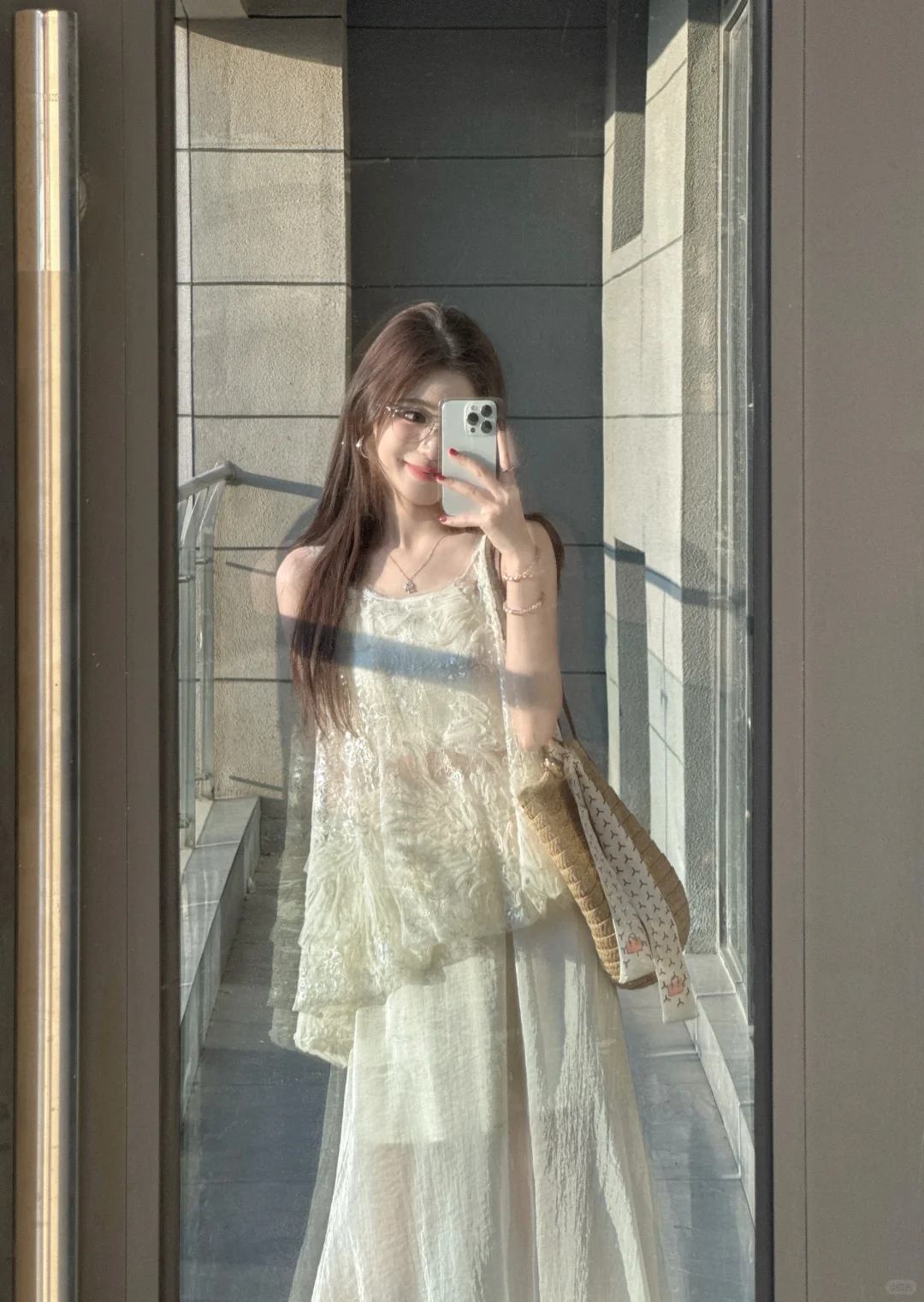 原来“纹理感”强的衣服，在阳光下会发光哎