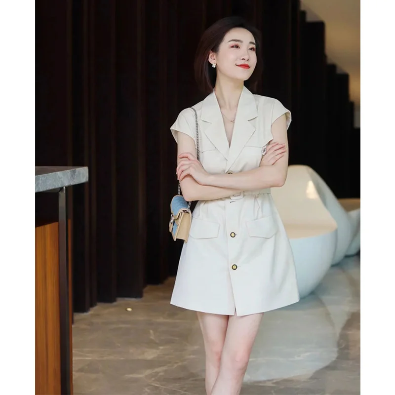 女生夏天这样穿，清新淡雅的夏日穿搭。