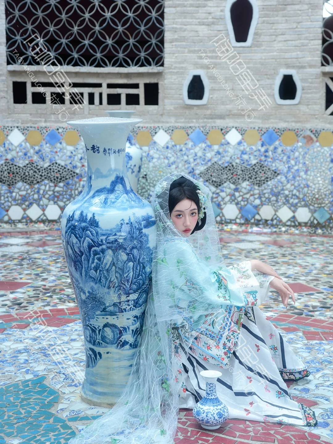 景德镇拍青绿色清汉女写真，美到想定居🎐
