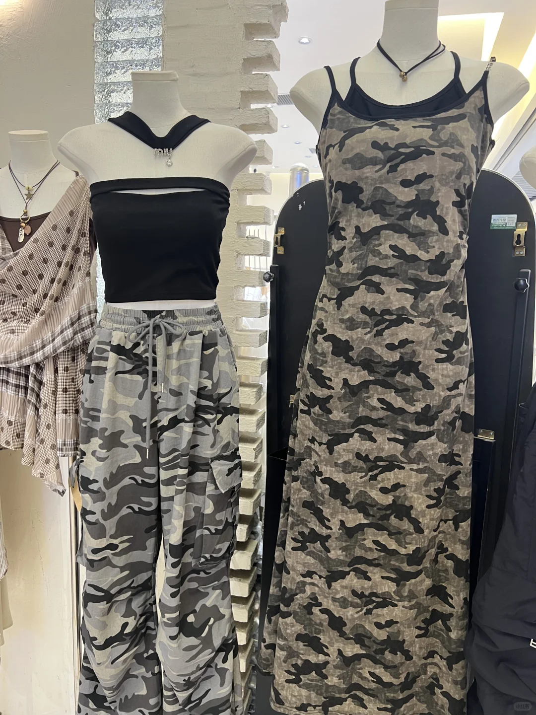 女朋友喜欢穿那种廉价的奇奇怪怪衣服怎么办