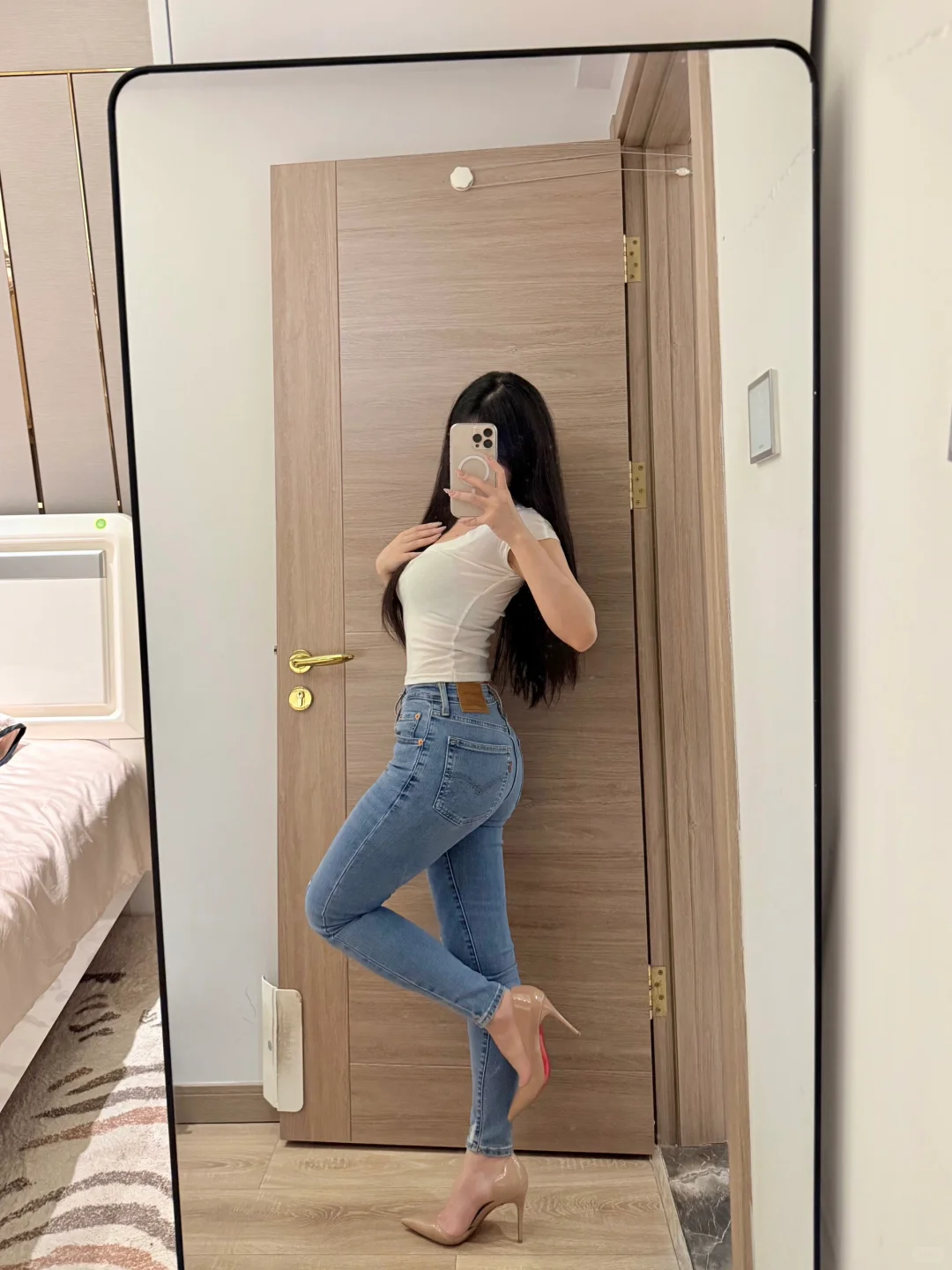 听说牛仔裤适合搭高跟鞋👠
