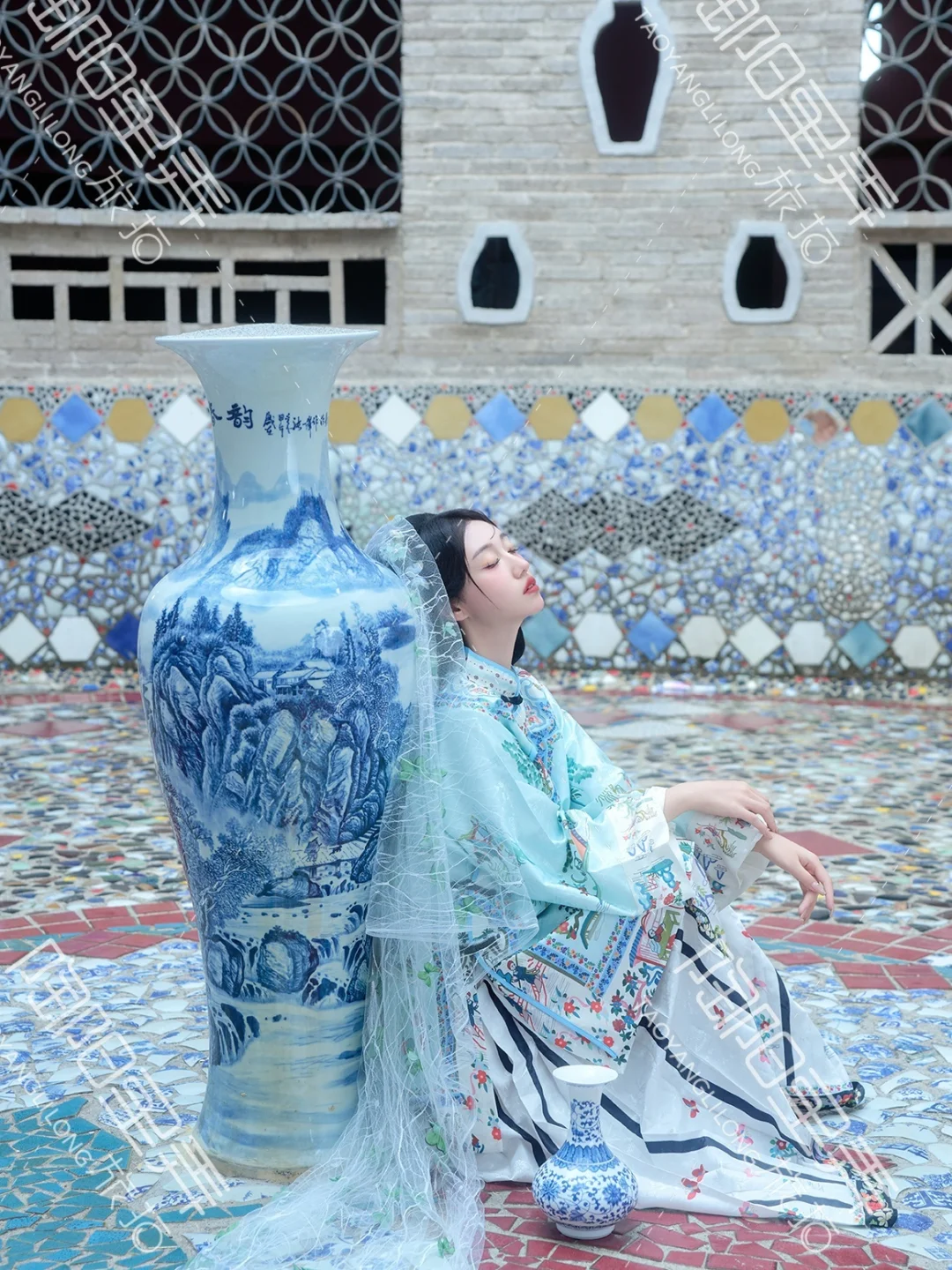 景德镇拍青绿色清汉女写真，美到想定居🎐