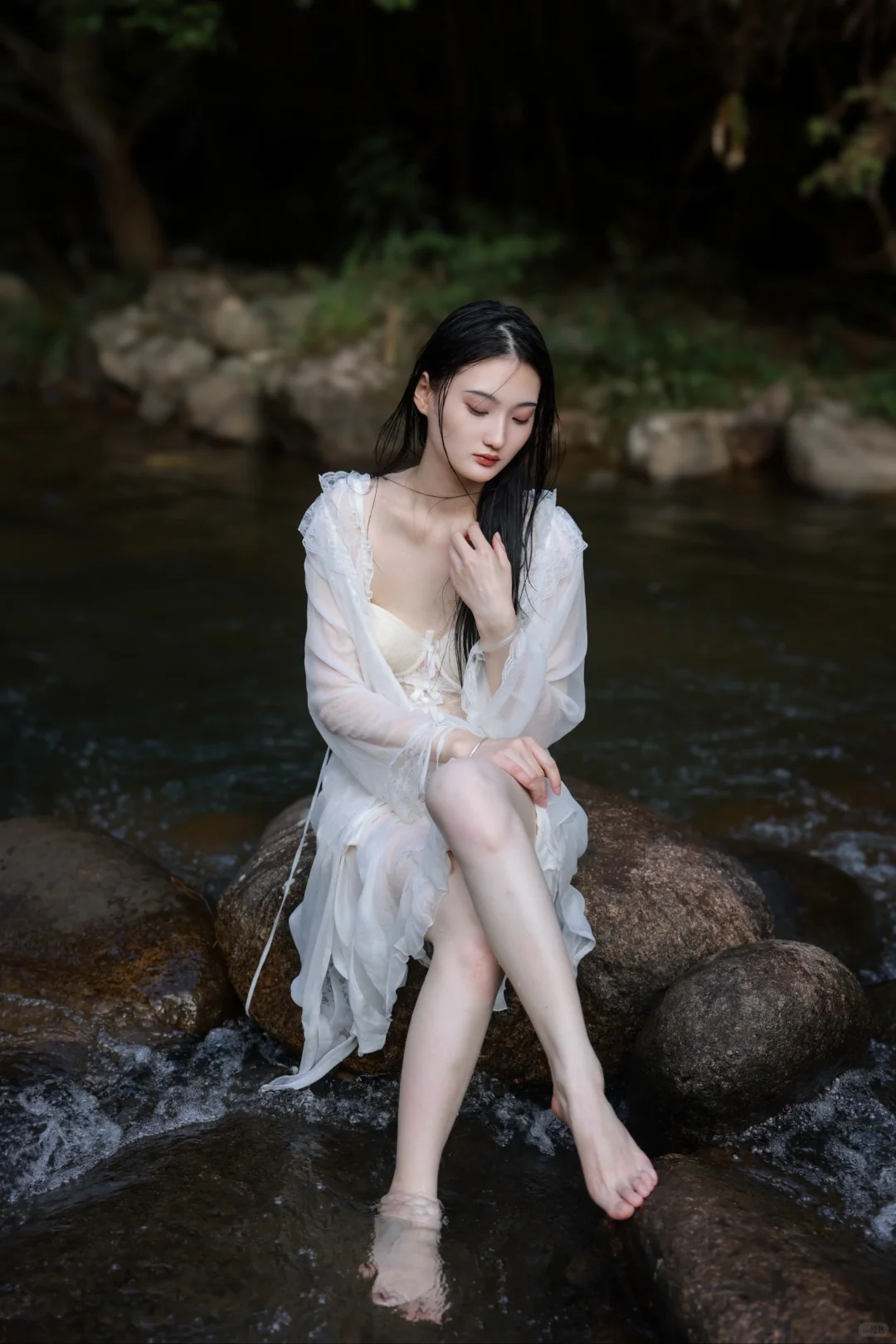 泳装正常穿搭，无不良引导