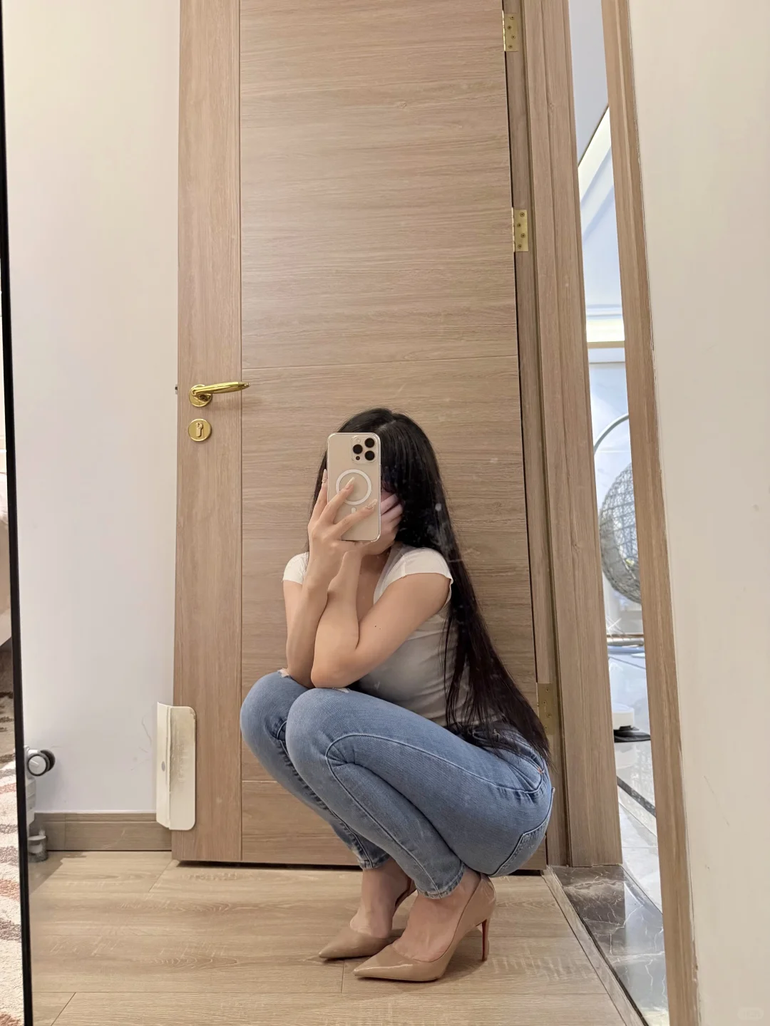 听说牛仔裤适合搭高跟鞋👠