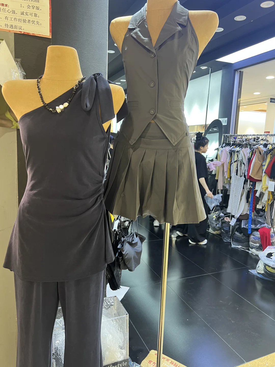女朋友喜欢穿那种廉价的奇奇怪怪衣服怎么办
