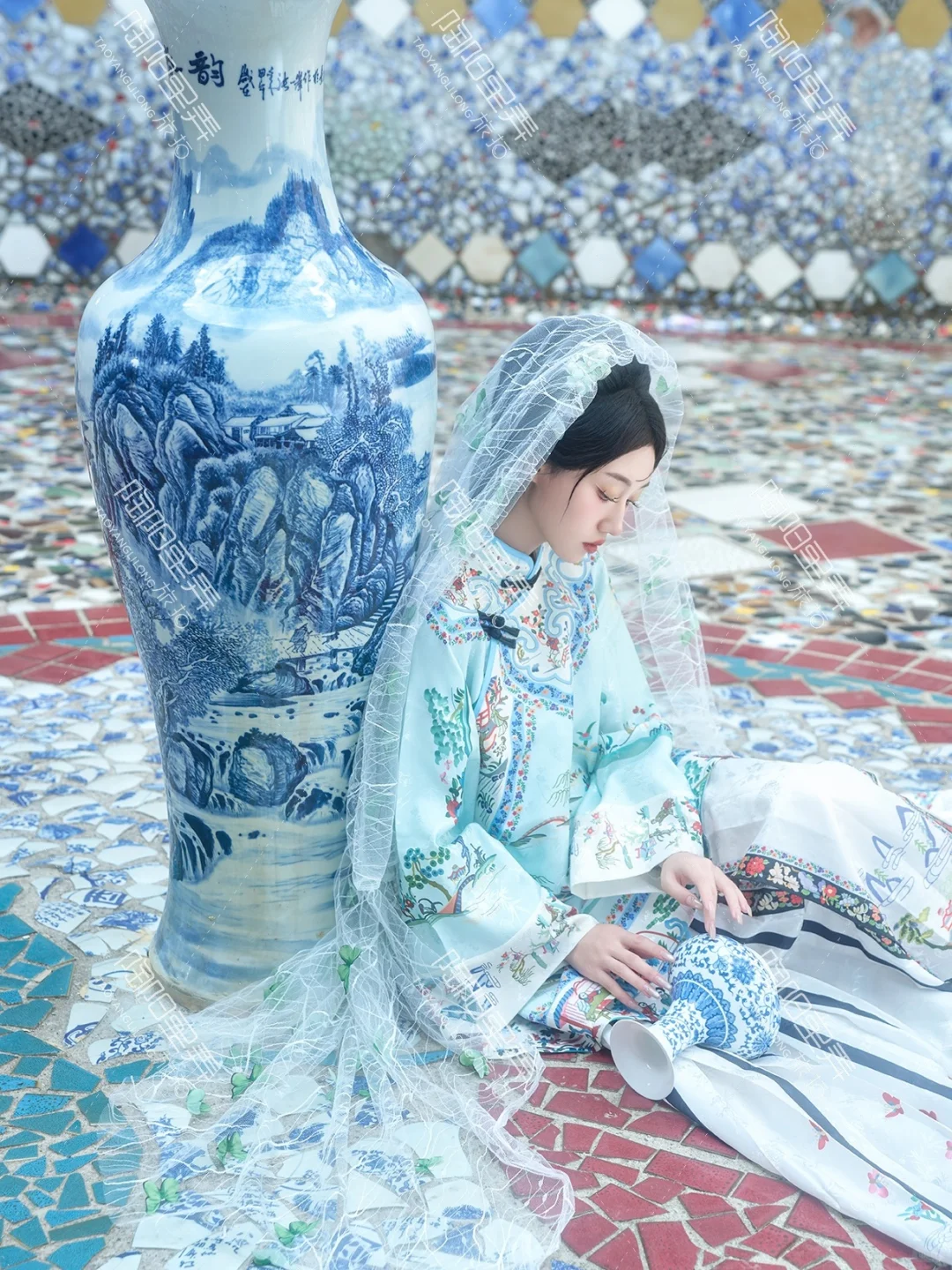 景德镇拍青绿色清汉女写真，美到想定居🎐