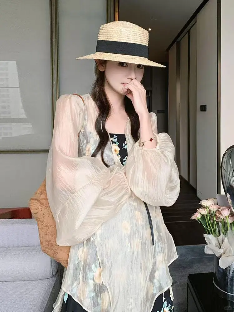 碎花长裙+透视罩衫，度假风穿搭美到开挂